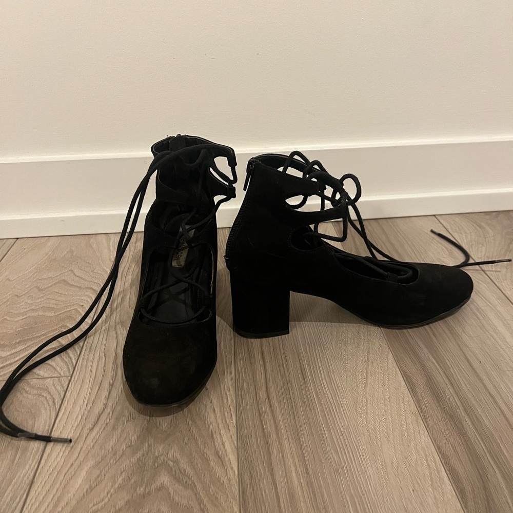 Steve Madden Black Suede Lace‑Up Block Heel Sandals – Size 39
